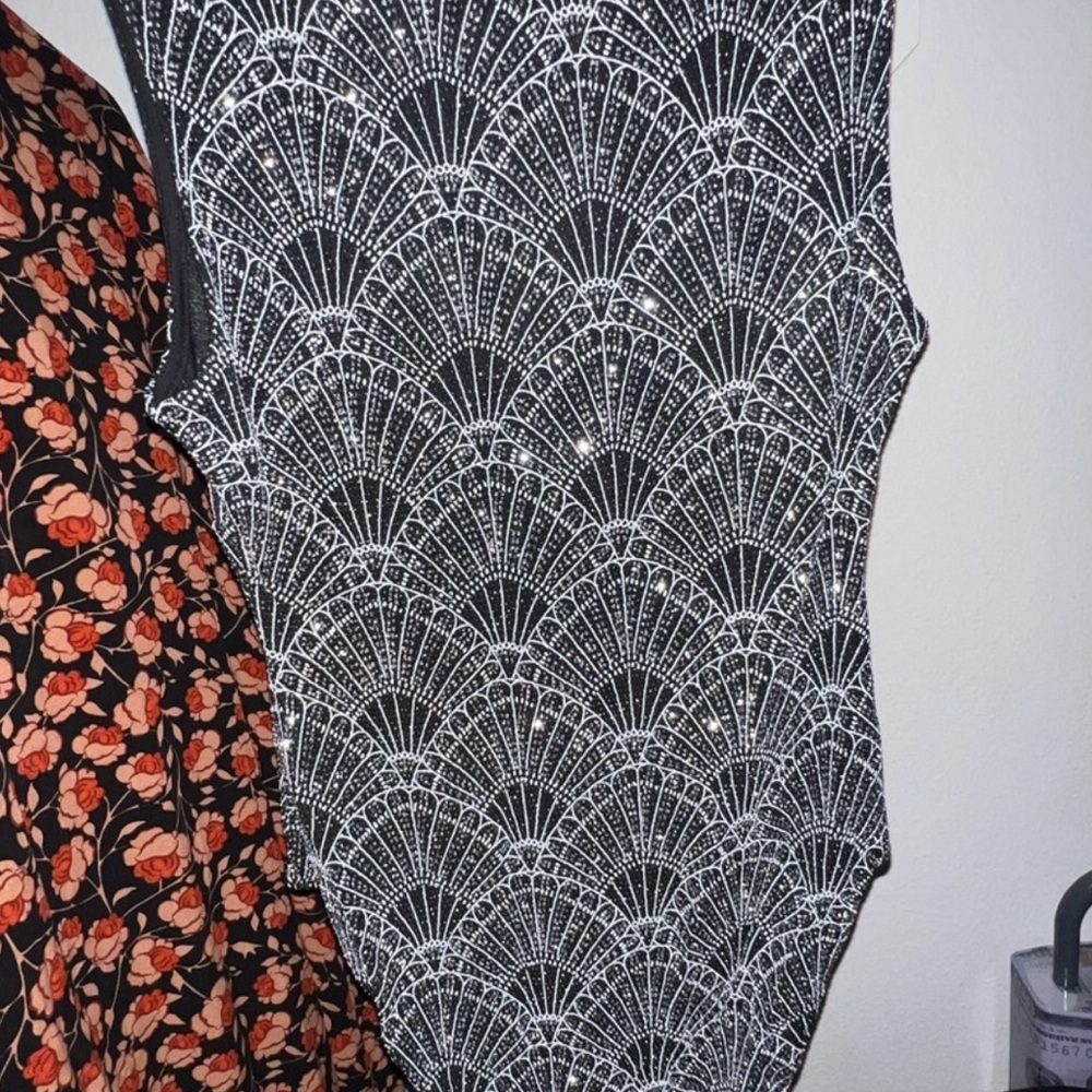 H&M Black and White Patterned Blouse - Picture 4 of 4